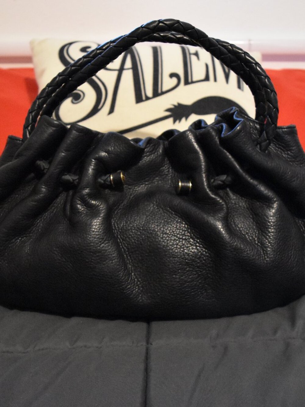 Authentic Bottega Veneta Intrecciato Soft Pebbled Leather Hand Bag